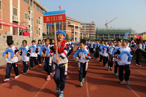 現(xiàn)外象湖校區(qū)舉辦第六屆秋季田徑運(yùn)動(dòng)會